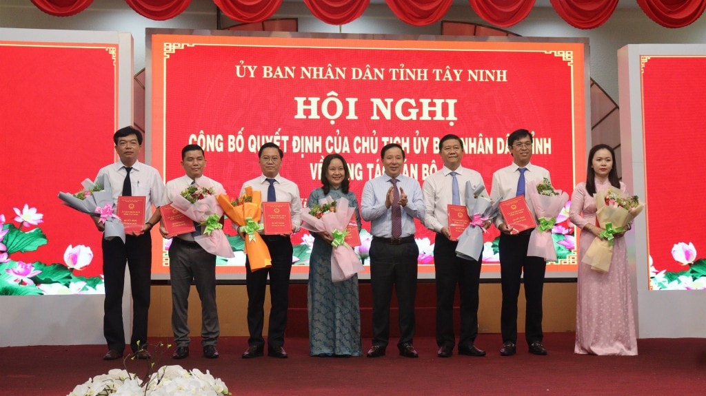 Tỉnh Tây Ninh công bố các quyết định về công tác cán bộ