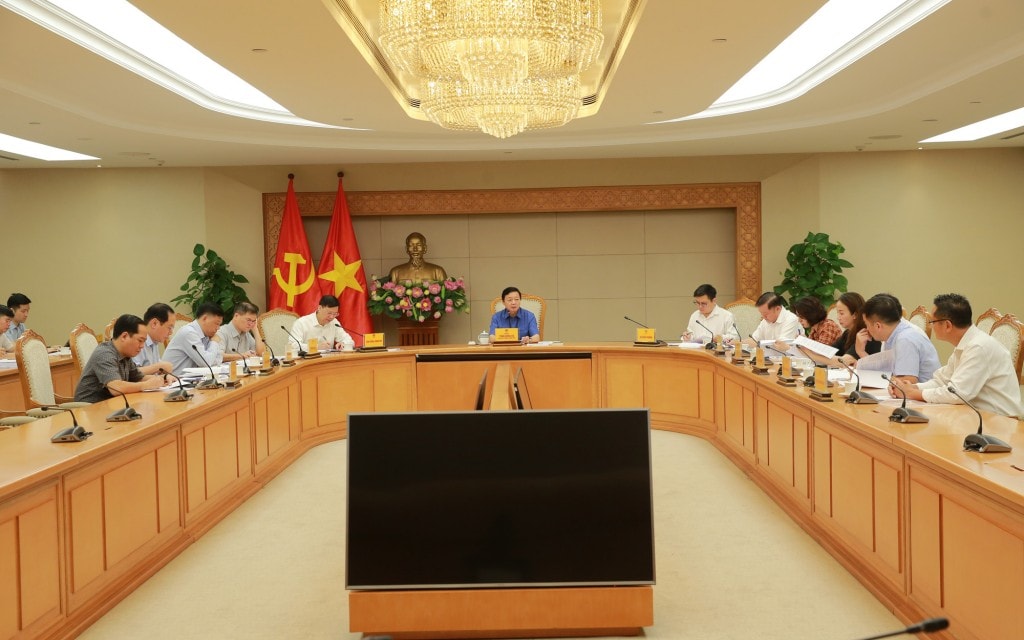 Nhấn mạnh vai trò chủ đạo của doanh nghiệp tư nhân, Phó Thủ tướng lưu ý, những lĩnh vực có chi phí cao, rủi ro lớn hoặc chưa có doanh nghiệp tư nhân đủ năng lực thì khu vực công cần đi trước mở đường - Ảnh: VGP/Minh Khôi Nhấn mạnh vai trò chủ đạo của doanh nghiệp tư nhân, Phó Thủ tướng lưu ý, những lĩnh vực có chi phí cao, rủi ro lớn hoặc chưa có doanh nghiệp tư nhân đủ năng lực thì khu vực công cần đi trước mở đường - Ảnh: VGP/Minh Khôi