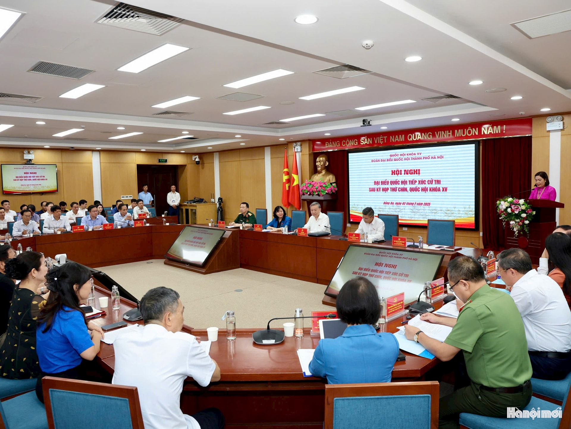  Quang cảnh buổi tiếp xức cử tri tại địa điểm phường Đống Đa 