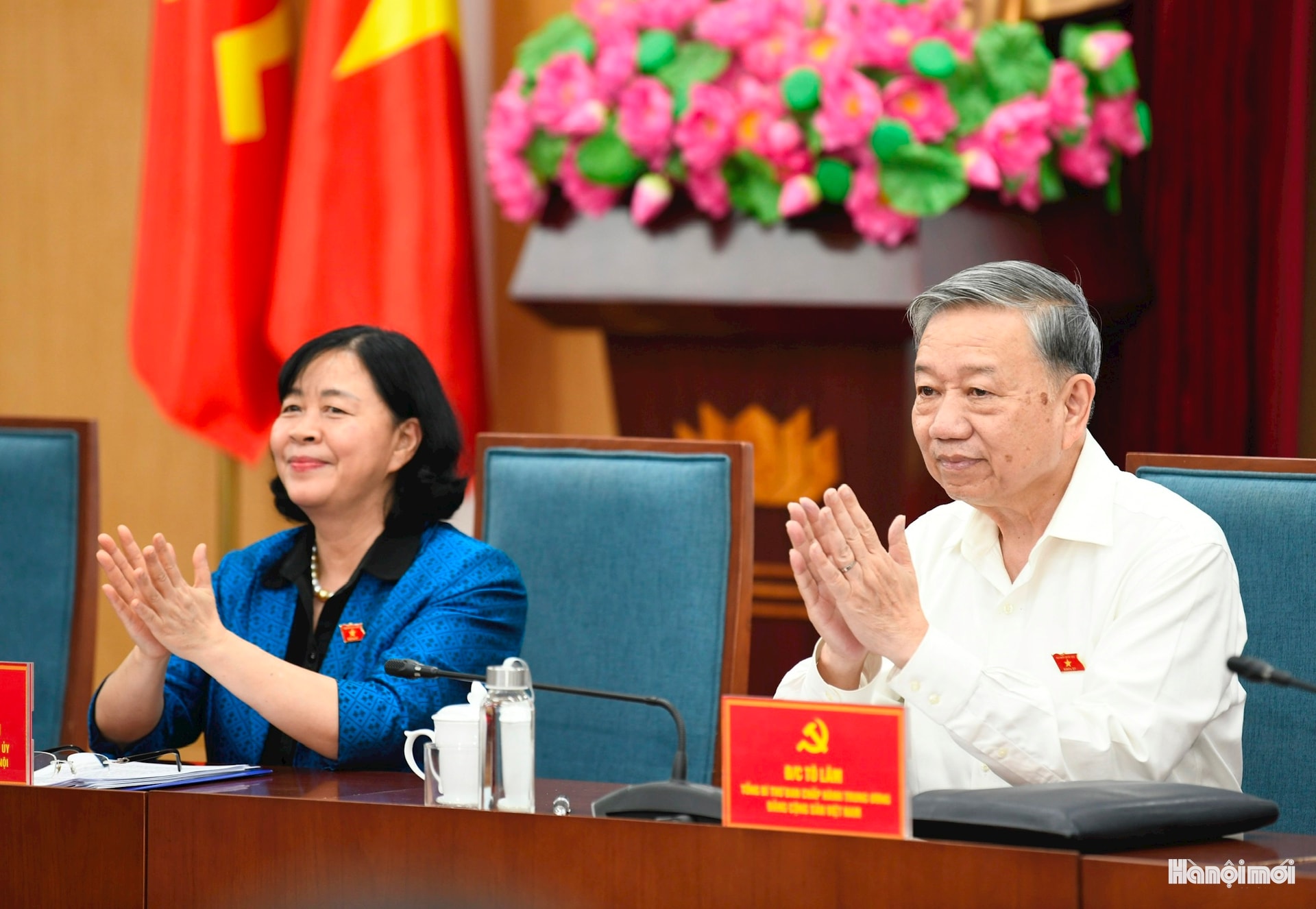Tổng Bí thư Tô Lâm, Bí thư Thành ủy Hà Nội Bùi Thị Minh Hoài dự buổi tiếp xúc cử tri.
