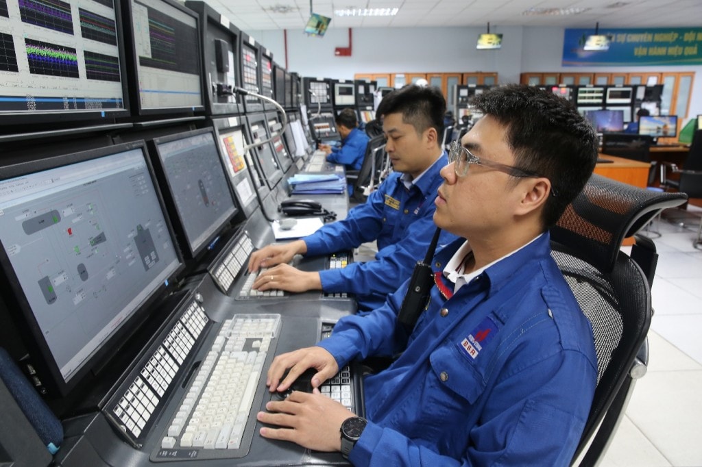 Trong 6 tháng đầu năm 2025, NMLD Dung Quất luôn vận hành an toàn, ổn định và hiệu quả ở công suất cao - có thời điểm đạt 124%. Trong 6 tháng đầu năm 2025, NMLD Dung Quất luôn vận hành an toàn, ổn định và hiệu quả ở công suất cao - có thời điểm đạt 124%.
