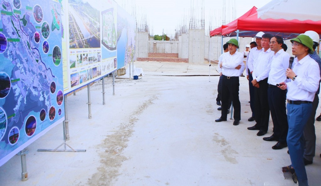 Các đồng chí lãnh đạo tỉnh kiểm tra dự án nhà ở xã hội tại phường Lao Cai
