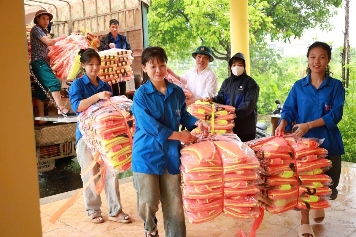 Giúp xã đảo Minh Châu nâng cao năng lực ứng phó với mưa bão