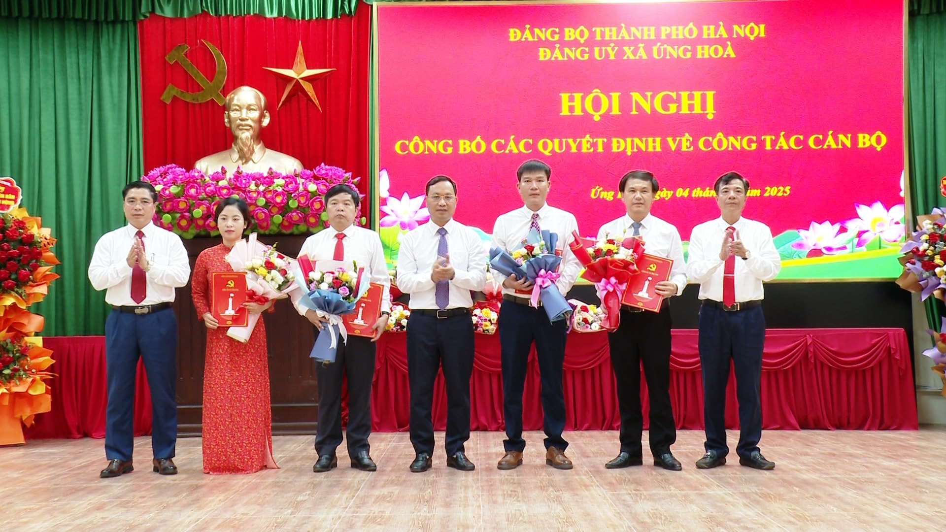 can-bo-xa-ung-hoa3.jpg