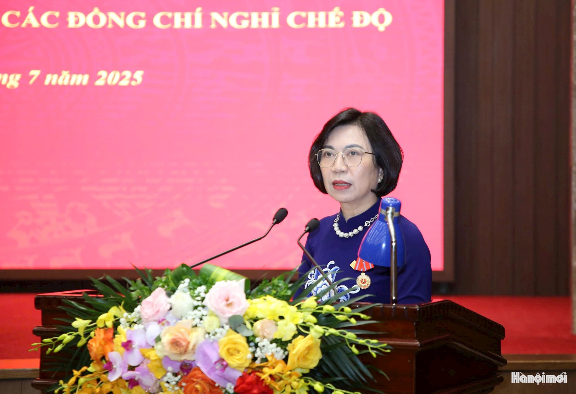 W_hang-d.jpg