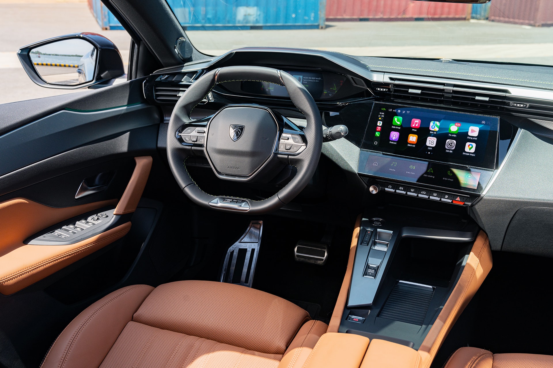 Nội thất khá đẹp mắt của Peugeot 408 Legend Edition. Ảnh: Hoàng Linh