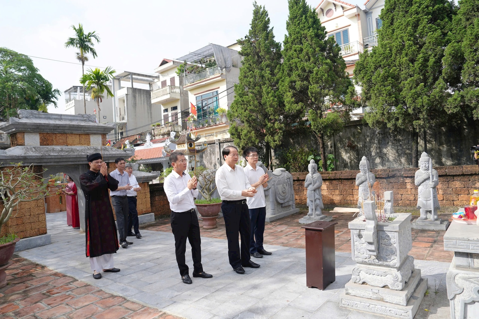 to-hien-thanh.jpg