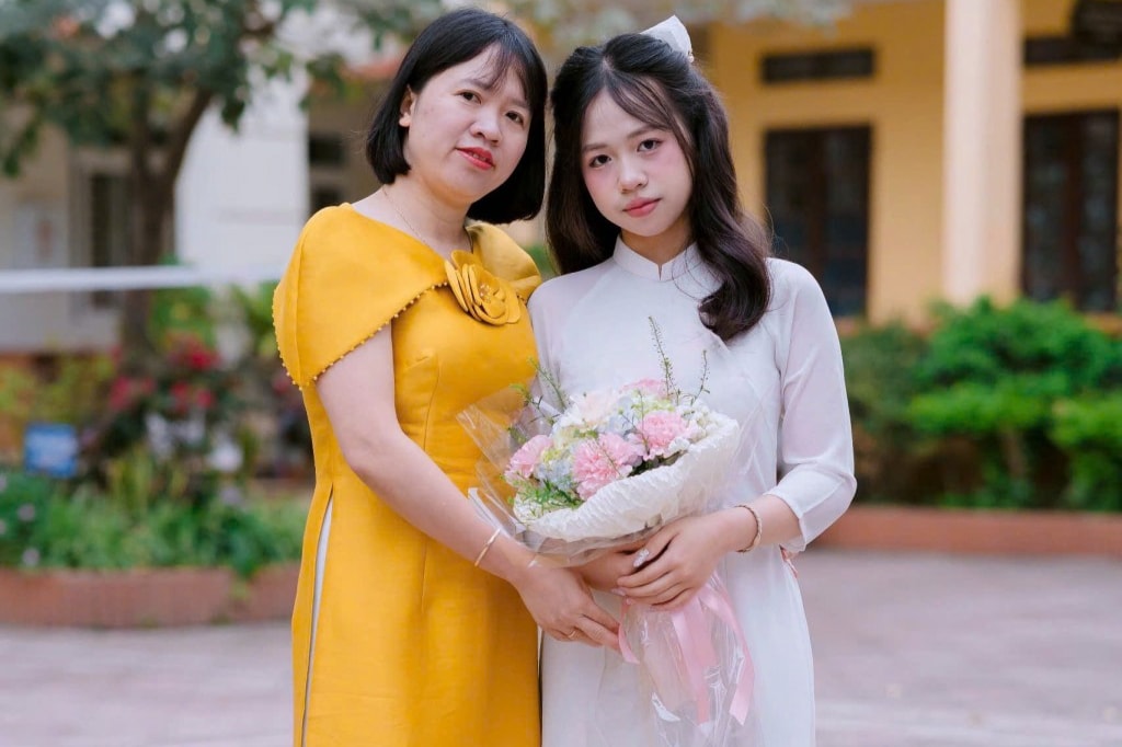 Thủ khoa Nguyễn Khánh Quỳnh và mẹ Thủ khoa Nguyễn Khánh Quỳnh và mẹ