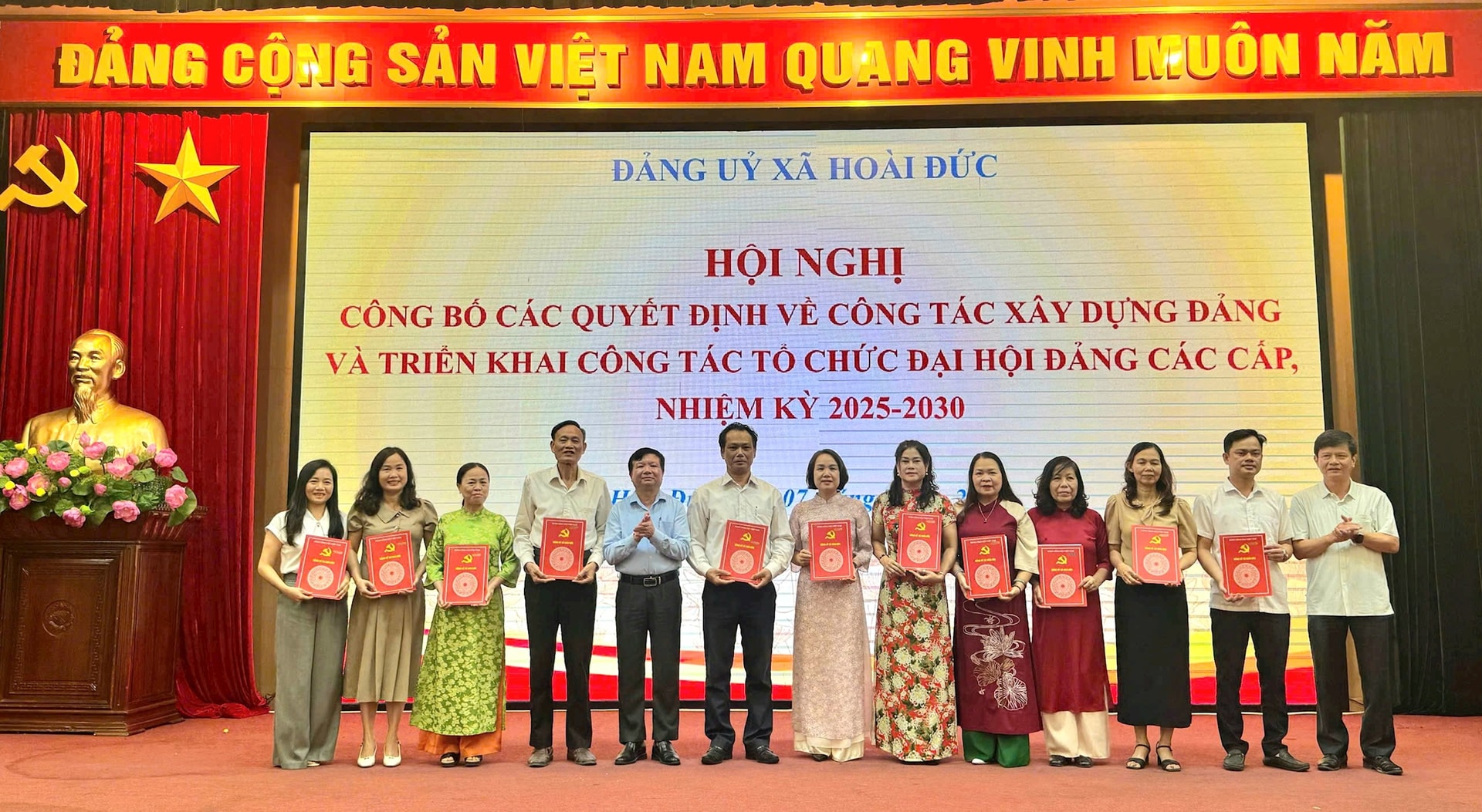 hoai-duc-trao.jpg