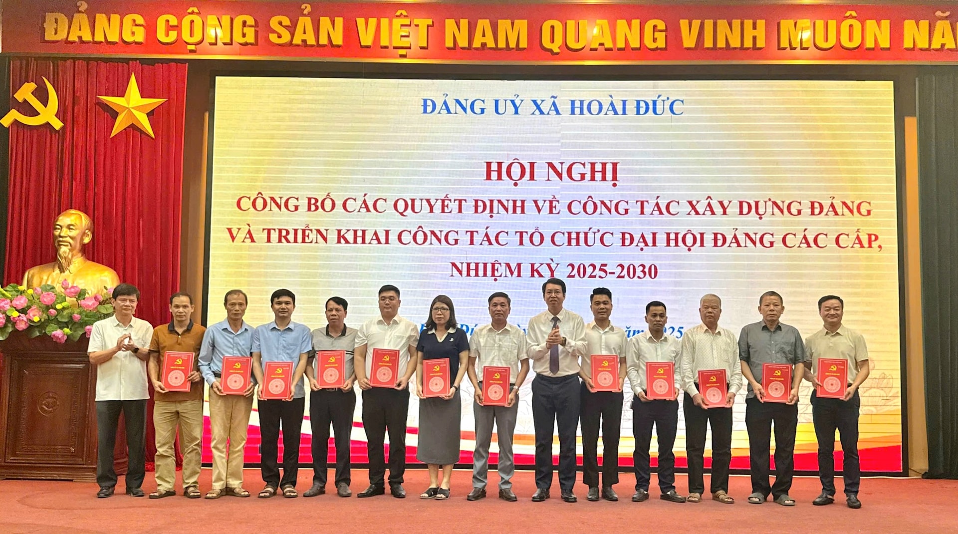 hoai-duc-trao6.jpg