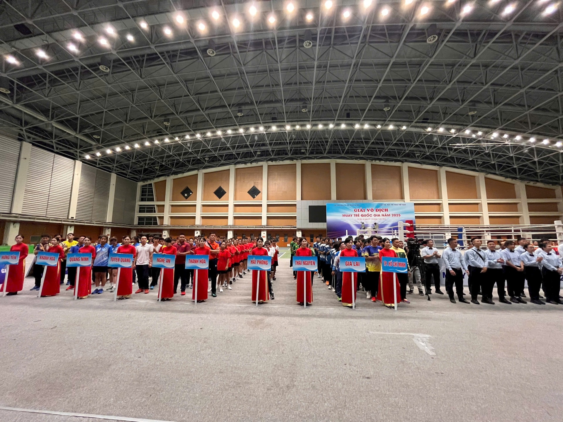 7-khai-mac-giai2.jpg
