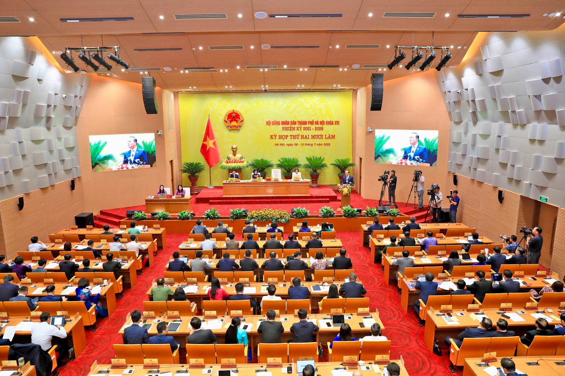 quang-canh-khai-mac-ky-hop-thu-hai-muoi-lam-hdnd-thanh-pho-ha-noi-khoa-xvi.-anh-viet-thanh.jpg