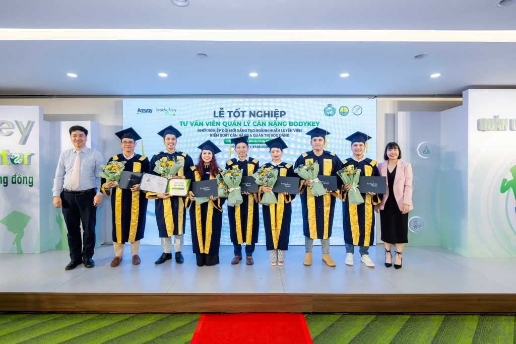 184 học viên là Nhà phân phối đã hoàn tất chương trình đào tạo Huấn luyện viên Quản lý Cân nặng theo định hướng chuyên sâu và bền vững.
