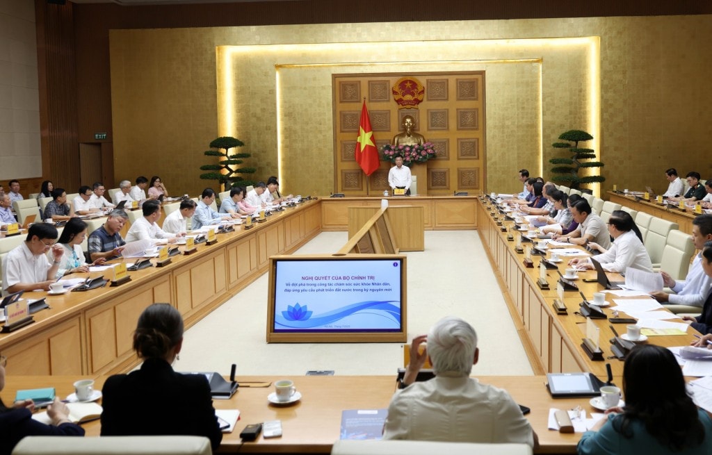 Phó Thủ tướng Lê Thành Long chủ trì cuộc họp về dự thảo Nghị quyết của Bộ Chính trị về đột phá trong công tác chăm sóc sức khỏe nhân dân, đáp ứng yêu cầu phát triển đất nước trong kỷ nguyên mới - Ảnh: VGP/Đức Tuân Phó Thủ tướng Lê Thành Long chủ trì cuộc họp về dự thảo Nghị quyết của Bộ Chính trị về đột phá trong công tác chăm sóc sức khỏe nhân dân, đáp ứng yêu cầu phát triển đất nước trong kỷ nguyên mới - Ảnh: VGP/Đức Tuân