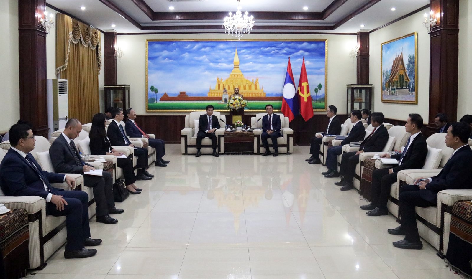 gap-quyen-truong-bdn-lao.jpg