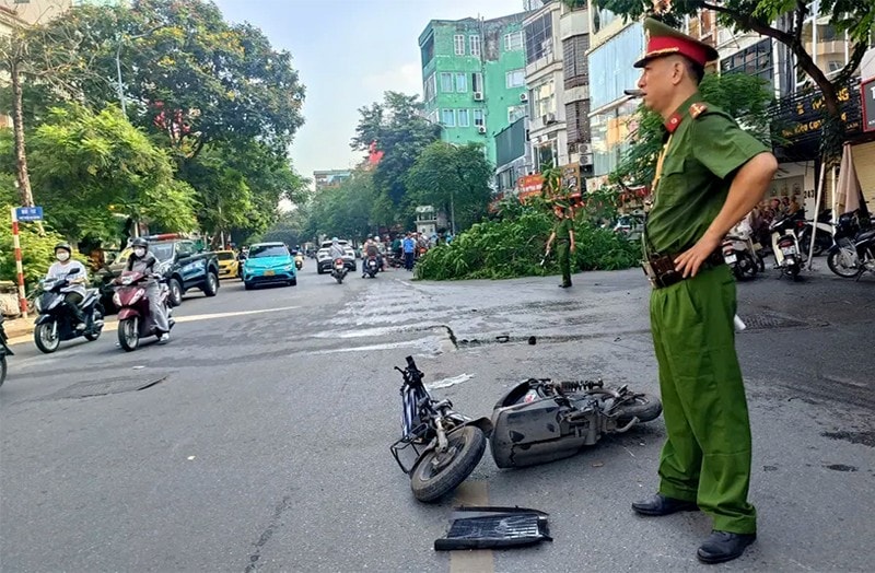 Lực lượng chức năng nhanh chóng có mặt, phong toả hiện trường, điều tra, làm rõ nguyên nhân vụ tai nạn