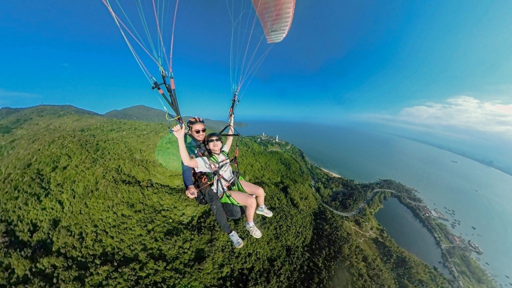 Trước đó, tháng 5/2025, Sở Văn hóa, Thể thao và Du lịch TP Đà Nẵng vừa công bố danh sách 5 đơn vị đủ điều kiện hoạt động kinh doanh dịch vụ dù lượn không động cơ tại bán đảo Sơn Trà (Ảnh: duluondanang.com) Trước đó, tháng 5/2025, Sở Văn hóa, Thể thao và Du lịch TP Đà Nẵng vừa công bố danh sách 5 đơn vị đủ điều kiện hoạt động kinh doanh dịch vụ dù lượn không động cơ tại bán đảo Sơn Trà (Ảnh: duluondanang.com)