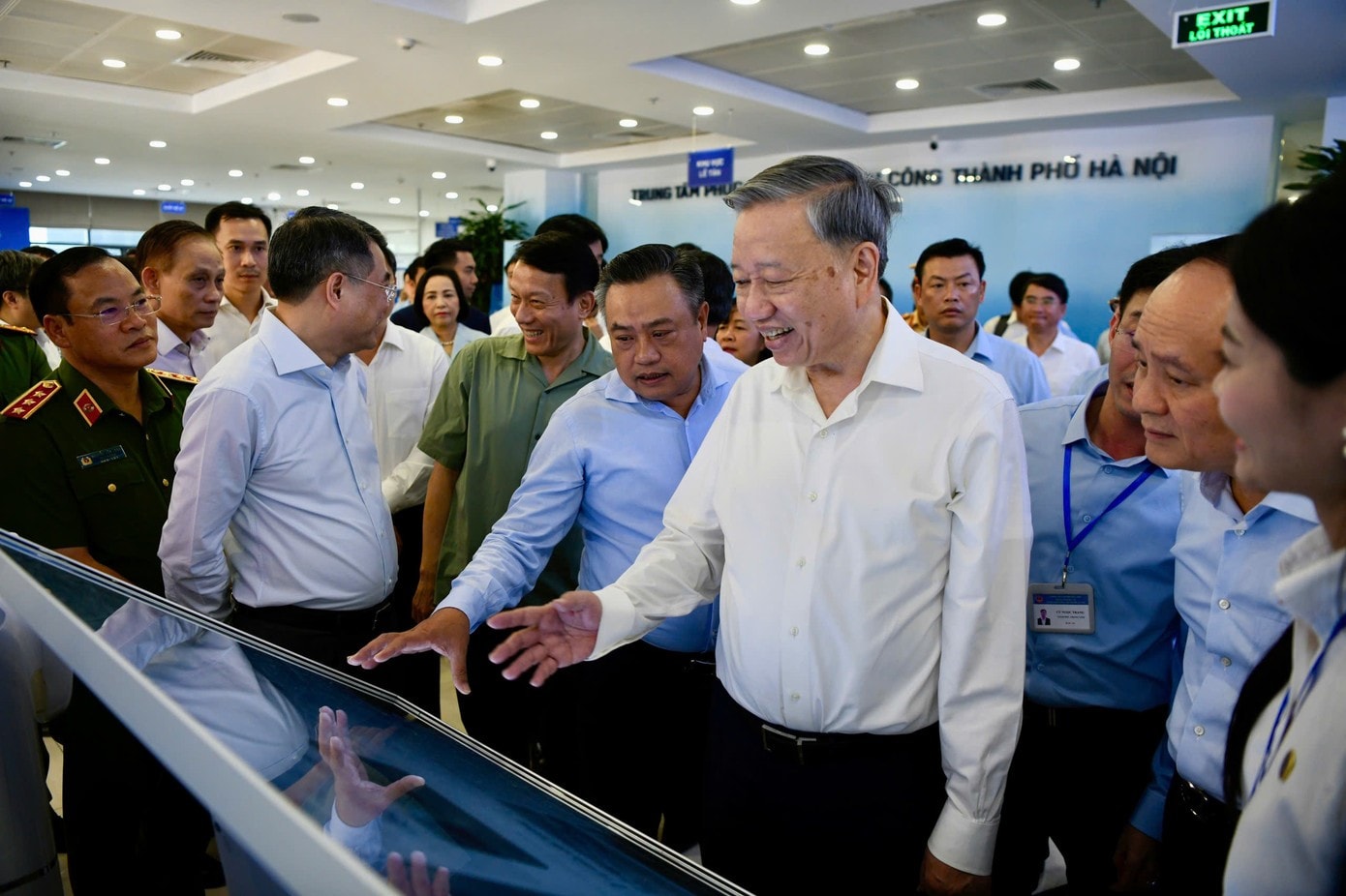 Bài 1: Bình minh mới trong ngày sắp xếp lại giang sơn