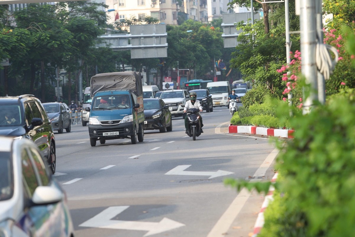 Ngày đầu phân làn đường Võ Chí Công: Giao thông thuận lợi