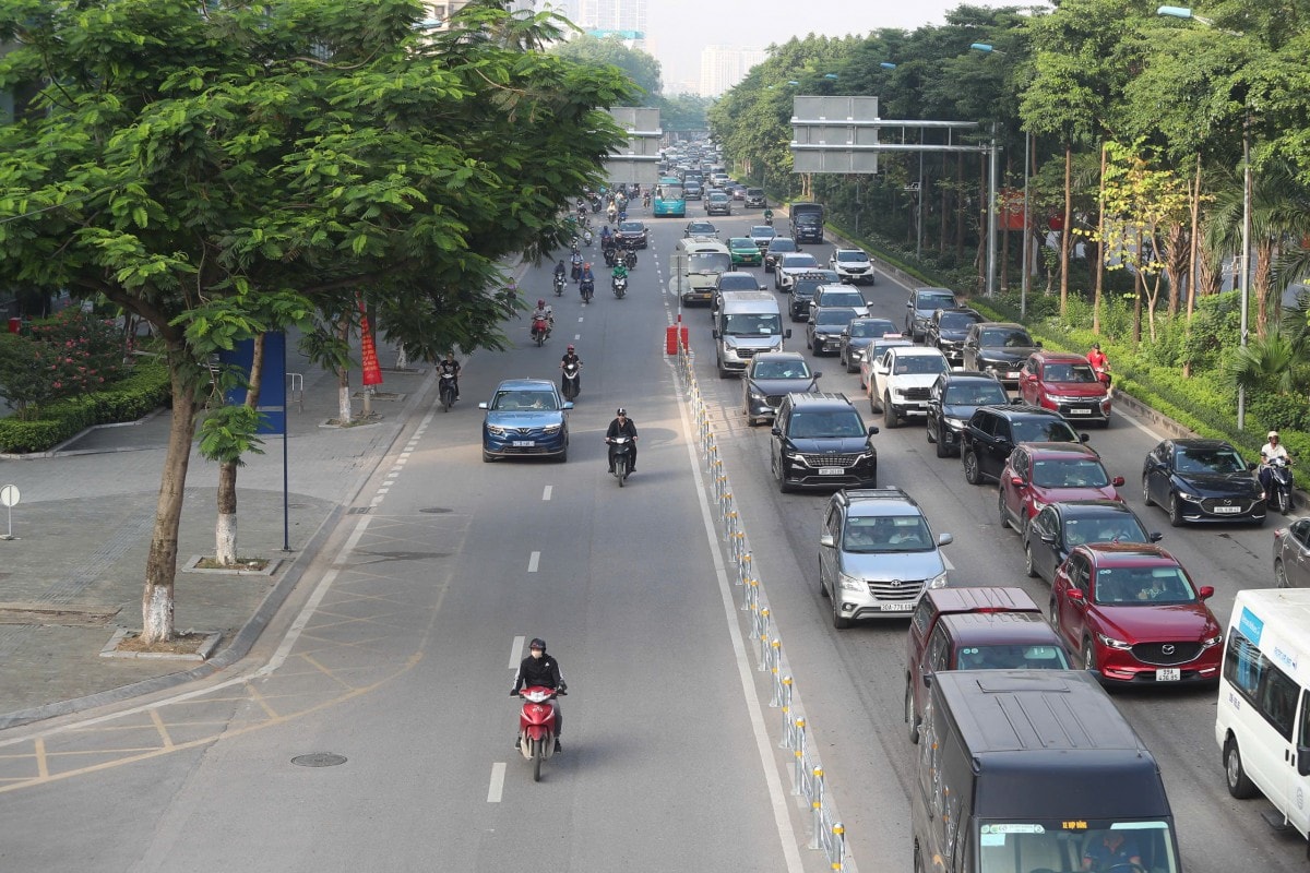 Ngày đầu phân làn đường Võ Chí Công: Giao thông thuận lợi