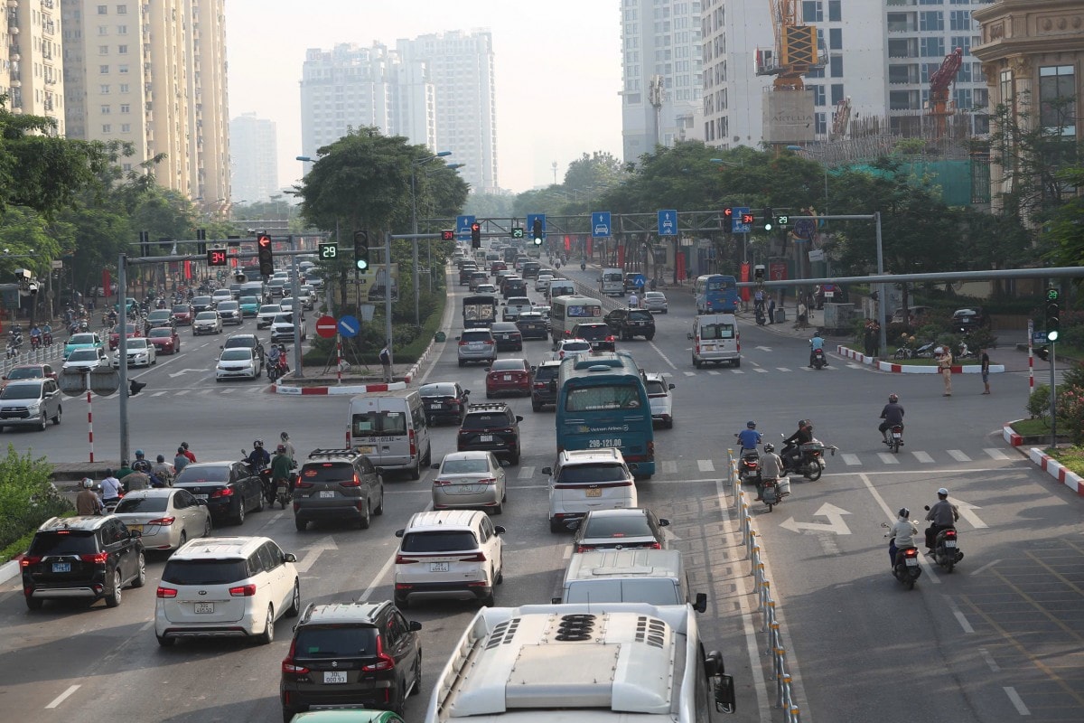 Ngày đầu phân làn đường Võ Chí Công: Giao thông thuận lợi