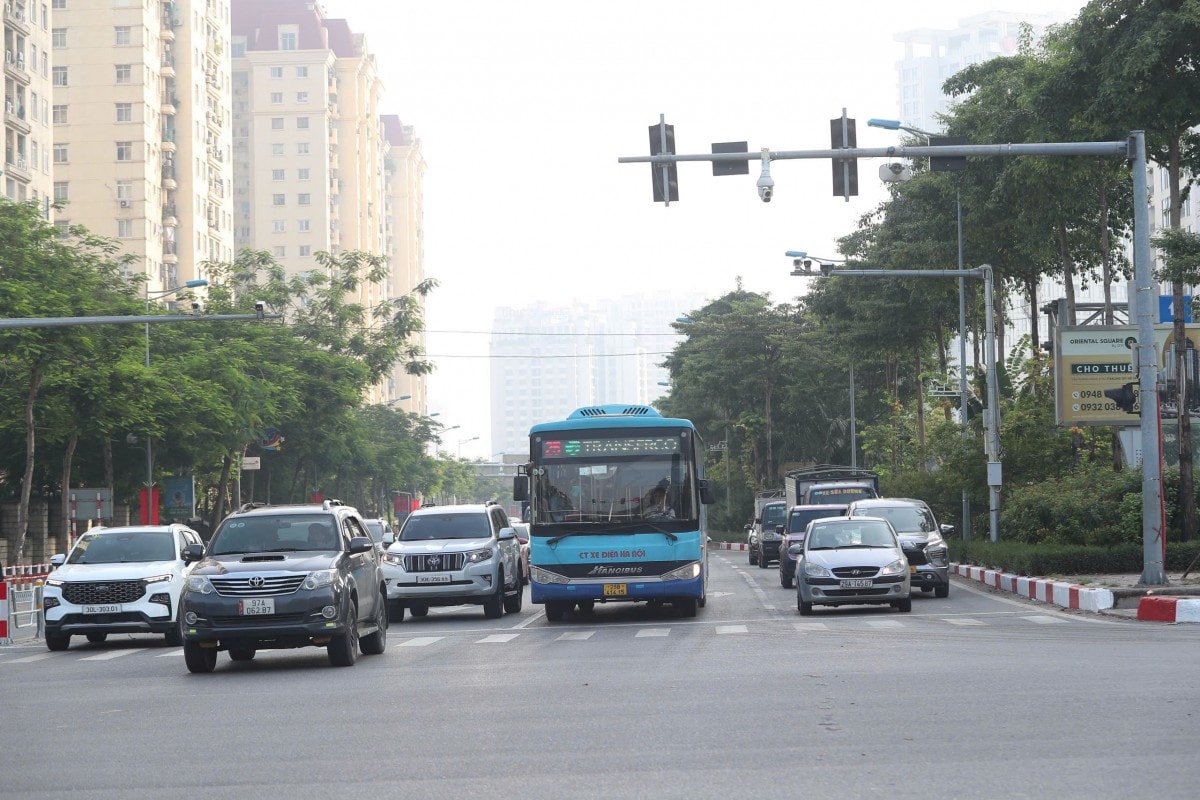 Ngày đầu phân làn đường Võ Chí Công: Giao thông thuận lợi