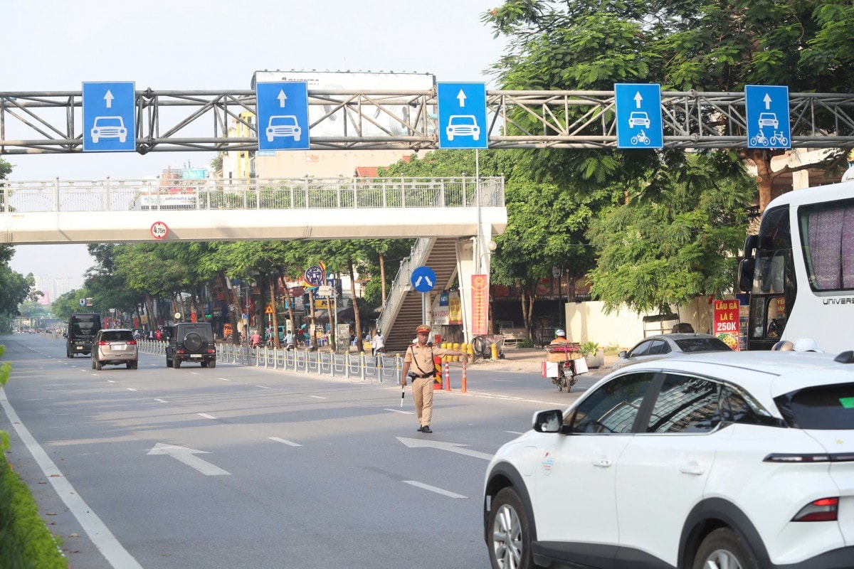 Ngày đầu phân làn đường Võ Chí Công: Giao thông thuận lợi