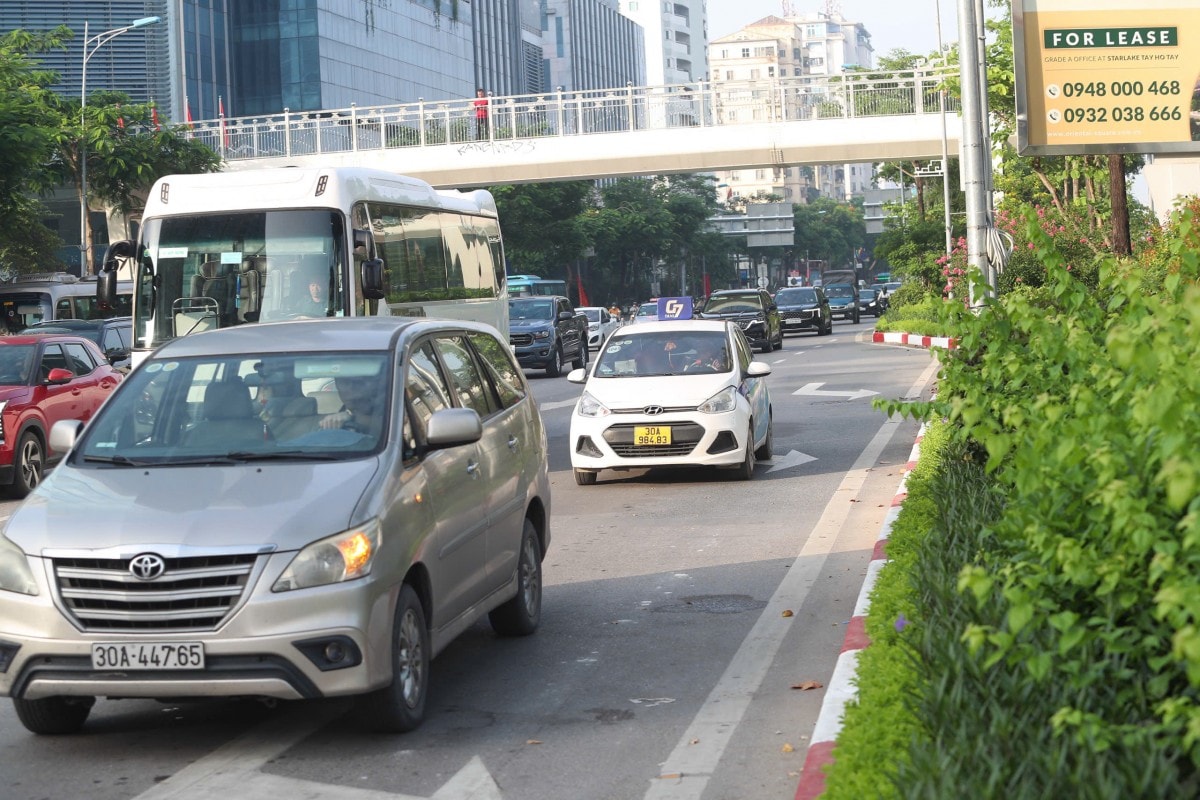 Ngày đầu phân làn đường Võ Chí Công: Giao thông thuận lợi