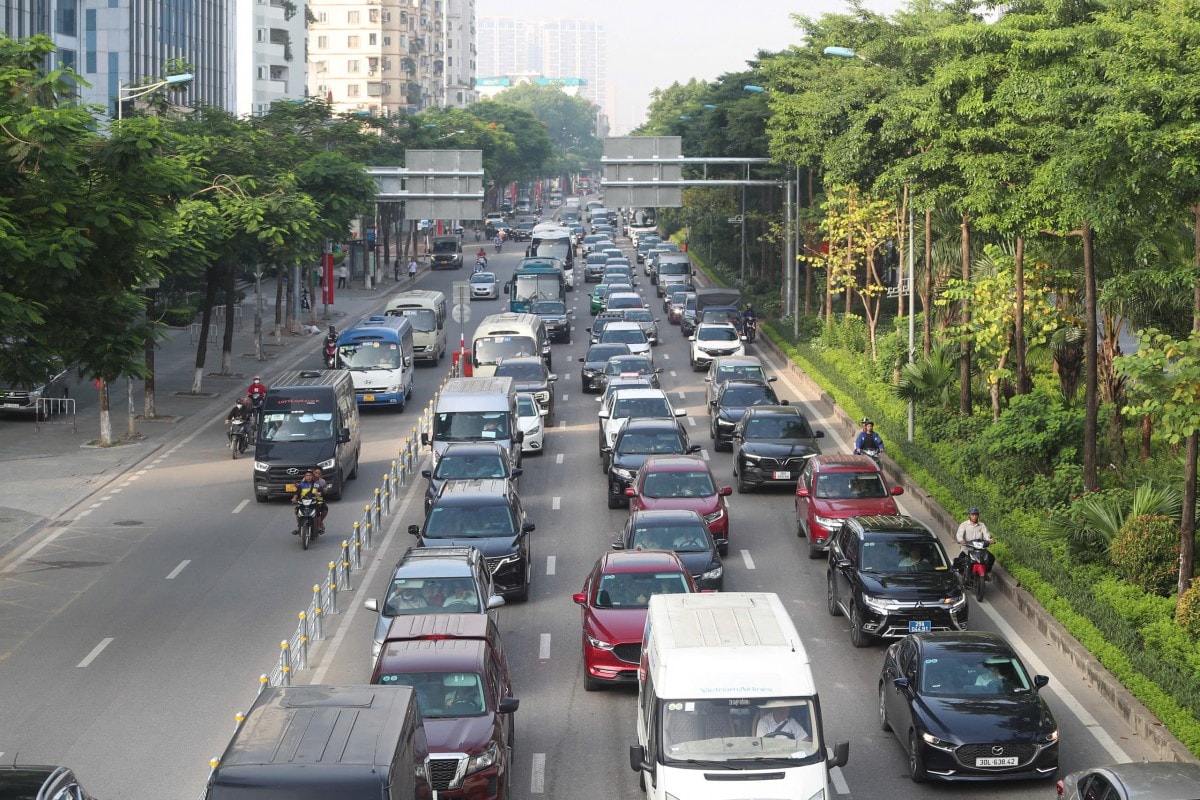 Ngày đầu phân làn đường Võ Chí Công: Giao thông thuận lợi