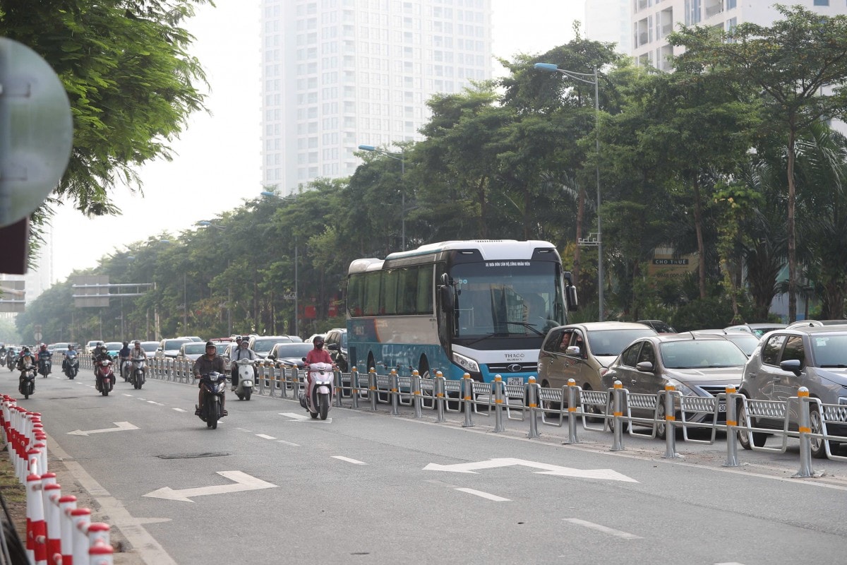 Ngày đầu phân làn đường Võ Chí Công: Giao thông thuận lợi