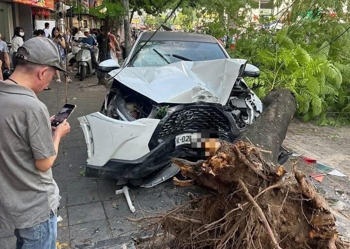Công an hà Nội thông tin chính thức vụ tai nạn liên hoàn ở Trần Đại Nghĩa: 1 người tử vong, 9 người bị thương