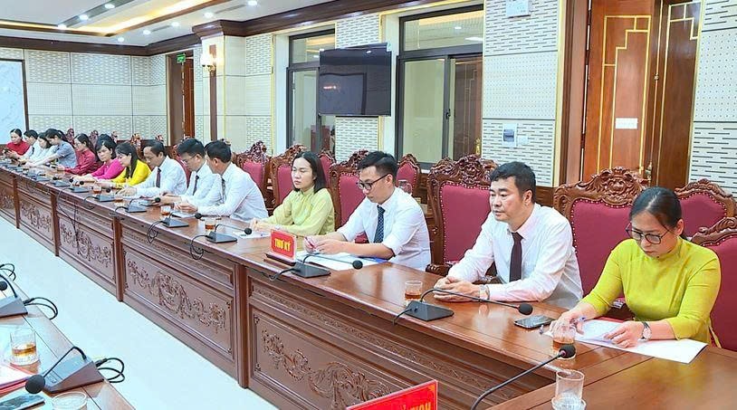 Các đại biểu dự Đại hội chi bộ cơ quan UBMTTQ Việt Nam xã Phúc Thọ nhiệm kỳ 2025-2030. Ảnh: Thu Huyền