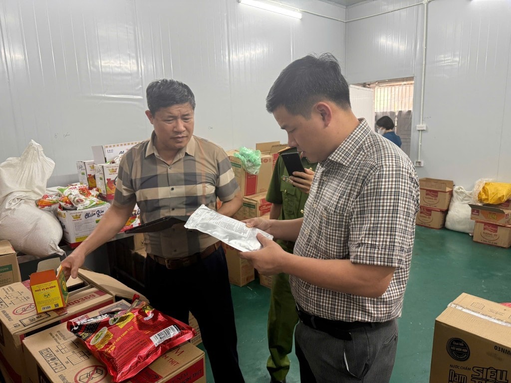 đoàn kiểm tra liên ngành công tác an toàn thực phẩm (ATTP) số 1 của thành phố Hà Nội đã kiểm tra đột xuất tại công ty cổ phần Phương Linh Food (Xã Liên Châu, Huyện Thanh Oai, Hà Nội).