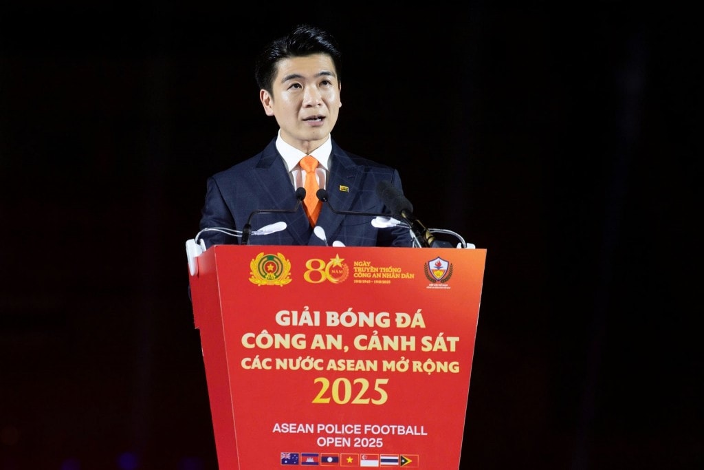Ông Đỗ Quang Vinh - Phó Chủ tịch Hội đồng quản trị kiêm Phó Tổng Giám đốc SHB phát biểu tại Lễ khai mạc Ông Đỗ Quang Vinh - Phó Chủ tịch Hội đồng quản trị kiêm Phó Tổng Giám đốc SHB phát biểu tại Lễ khai mạc