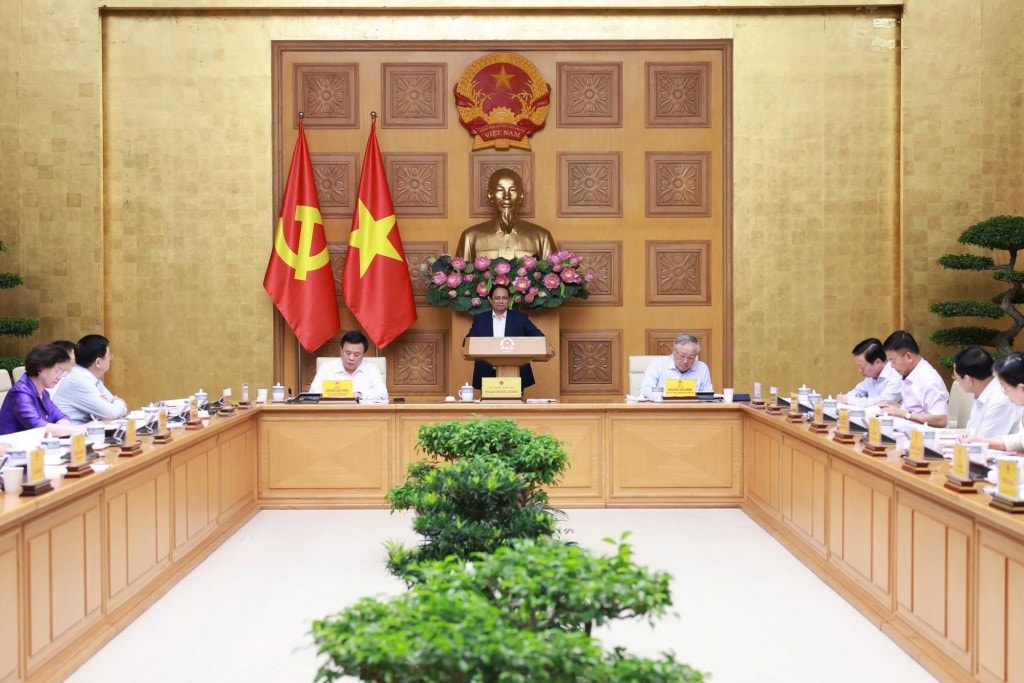 Thủ tướng đề nghị xây dựng và hoàn thiện dự thảo Báo cáo Kinh tế-xã hội và các tài liệu liên quan để trình cấp có thẩm quyền bảo đảm tiến độ, đạt chất lượng tốt nhất - Ảnh: VGP/Nhật Bắc