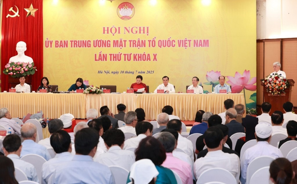Đại biểu tham dự Hội nghị UBTƯ MTTQ Việt Nam lần thứ tư khóa X