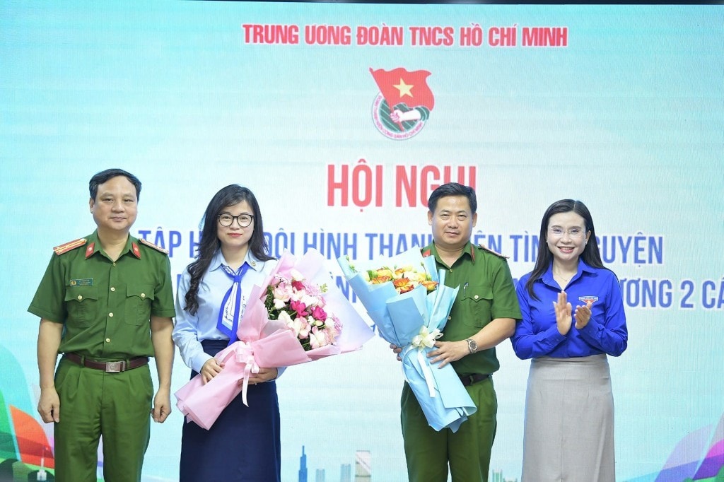 Nắm vững nguyên tắc, luôn sẵn sàng, tận tình hỗ trợ người dân