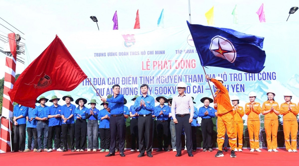 Lễ phát động đợt thi đua cao điểm tình nguyện tham gia hỗ trợ thi công Dự án đường dây 500kV Lào Cai - Vĩnh Yên.