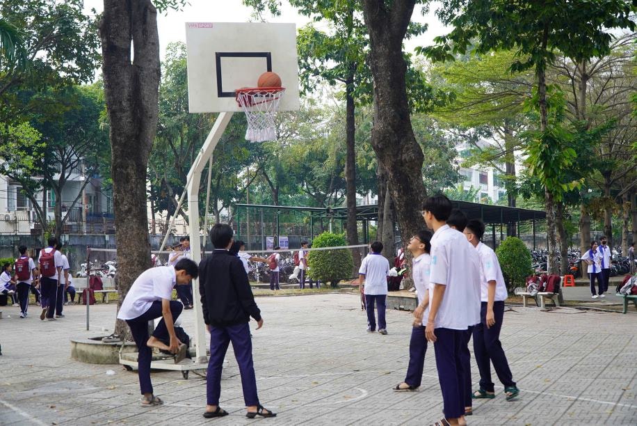 TPHCM nghiên cứu cấm học sinh sử dụng điện thoại trong trường học
