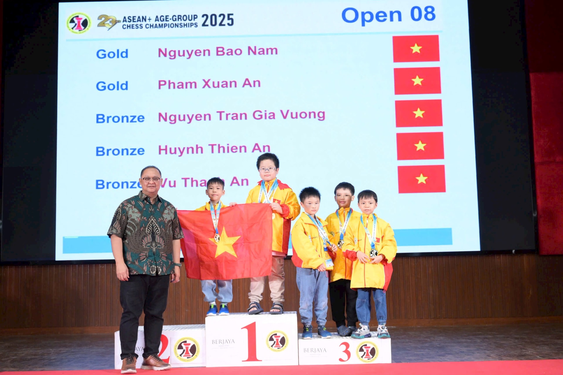 11-ky-thu-pham-xuan-an-thu-hai-tu-trai-nhan-hcv-co-tieu-chuan.jpg