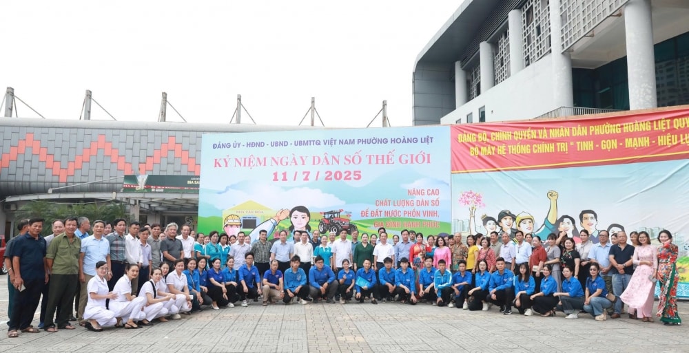 Cấp uỷ, chính quyền, MTTQ và cán bộ, viên chức phường Hoàng Liệt hưởng ứng Ngày Dân số thế giới