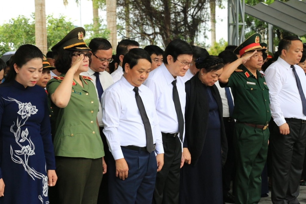 3632.jpg 3640.jpg Đoàn đại biểu dâng hoa, tưởng niệm tại Nghĩa trang Liệt sĩ quốc gia Vị Xuyên.