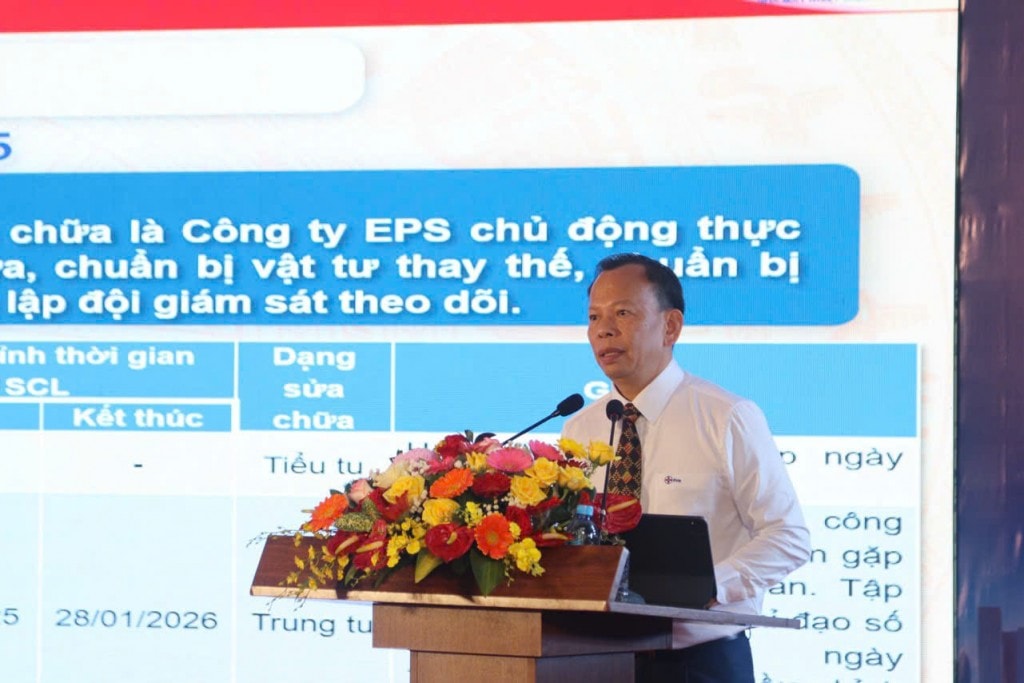Ông Vũ Thanh Hải - Bí thư Đảng ủy, Giám đốc Nhà máy phát biểu tại Hội nghị 