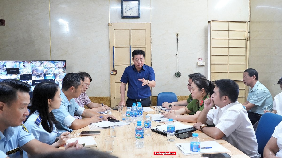 Chấn chỉnh công tác bảo đảm ATVS thực phẩm, vệ sinh môi trường trong và ngoài chợ Phùng Khoang