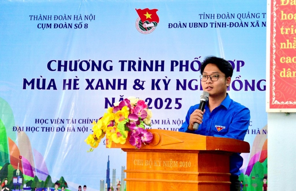 Đồng chí Tạ Đình Hòa - UV BTV Thành đoàn Hà Nội, Bí thư Đoàn Học viện Tài chính, Cụm trưởng Cụm Đoàn số 8 phát biểu khai mạc Đồng chí Tạ Đình Hòa - UV BTV Thành đoàn Hà Nội, Bí thư Đoàn Học viện Tài chính, Cụm trưởng Cụm Đoàn số 8 phát biểu khai mạc