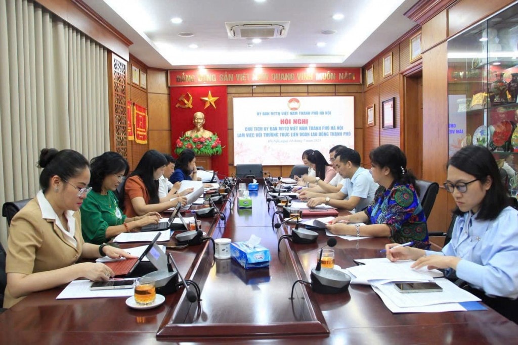 Ban Thường trực Ủy ban MTTQ Việt Nam thành phố Hà Nội làm việc với Thường trực LĐLĐ Thành phố.