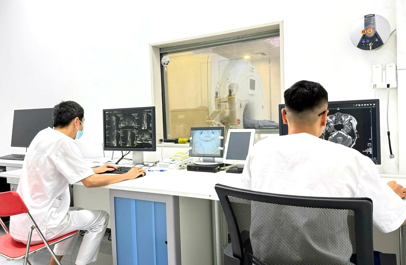 Bài 2: Chìa khóa thay đổi trải nghiệm y tế Thủ đô