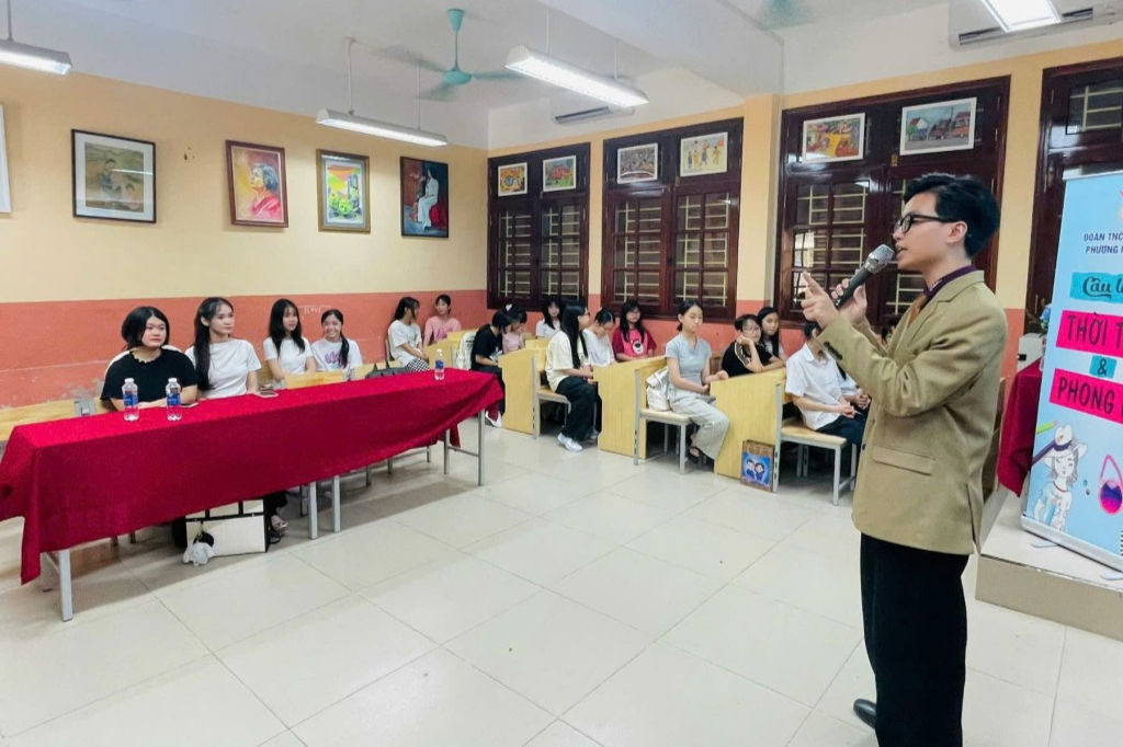 Buổi sinh hoạt đầu tiên của Câu lạc bộ Thời trang và Phong cách Buổi sinh hoạt đầu tiên của Câu lạc bộ Thời trang và Phong cách