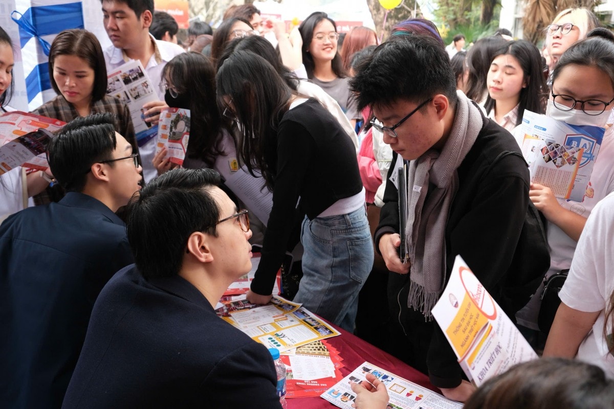 Điểm chuẩn đại học có thể giảm nhẹ, thí sinh cần cân nhắc kỹ khi đăng ký nguyện vọng