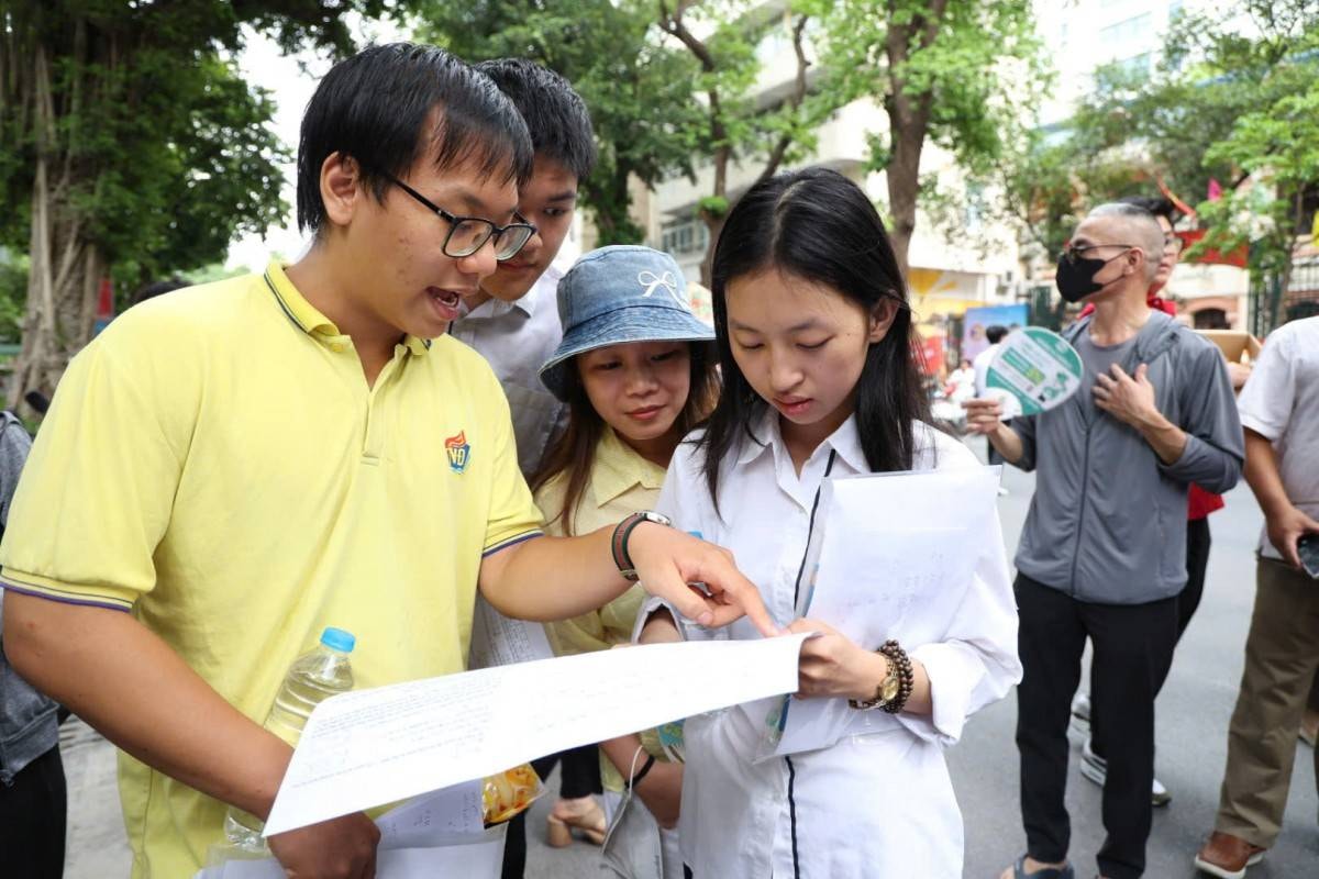 Nhiều cảm xúc sau bài thi môn Toán kỳ thi tốt nghiệp THPT năm 2025